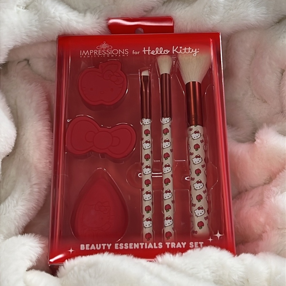 PRICE IS FIRM - Hello Kitty Apple 6 piece Beauty Pull-Out Tray Brush/Sponge Set